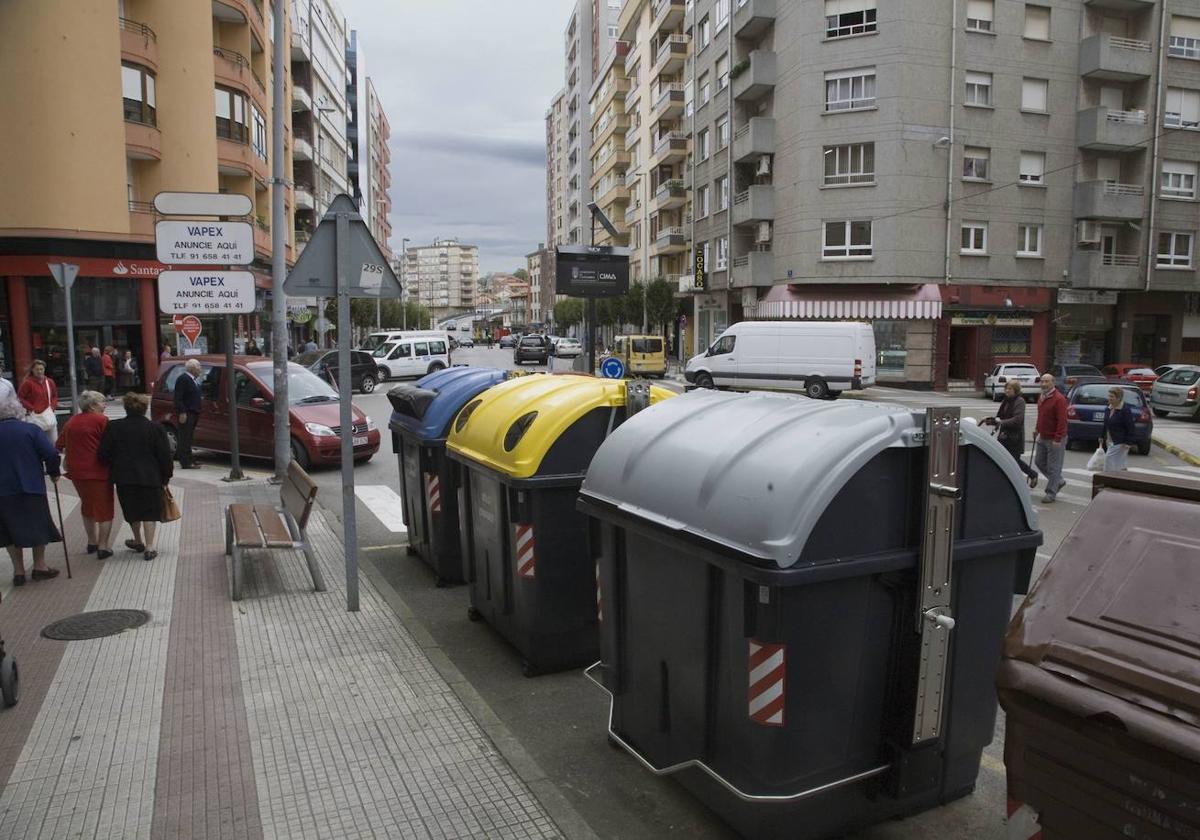 Punto con contenedores en el centro de Camargo.