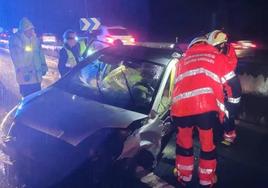 Un coche se accidentó anoche en la A-8 y requirió la presencia de los Bomberos de Castro Urdiales.