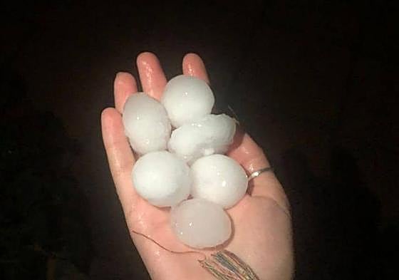 Una granizada de campeonato en parte de Trasmiera