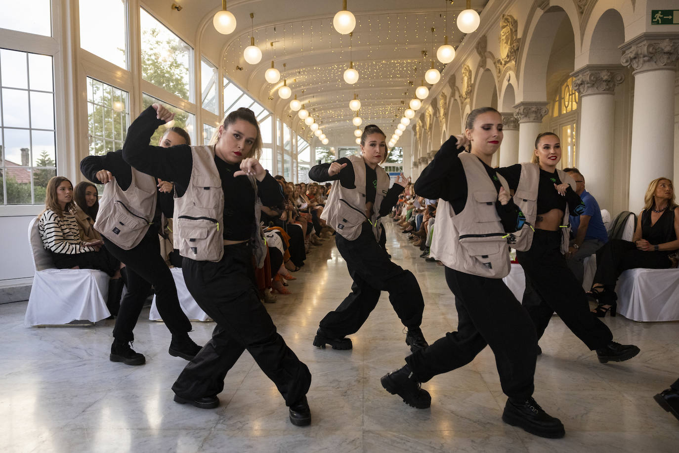 El opening del evento corrió a cargo del grupo de danza urbana de 'The Lab Dance Estudio', que interpretó la coreografía 'Alone', una pieza con la que resultaron ganadores del certamen nacional de danza urbana celebrado el pasado mes de mayo en Ávila, que denuncia el elevado número de víctimas de bullying y mobbing.