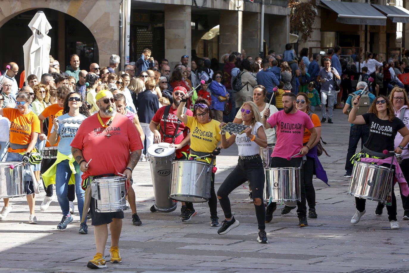 La charanga ha puesto música al desfile.