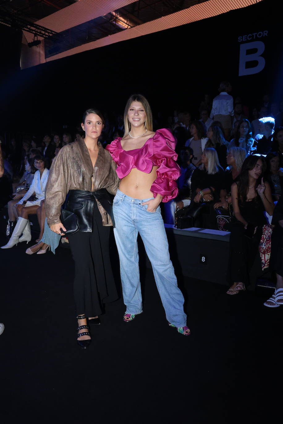 Las influencers Ana Matamoros y Laura Albarrán antes del desfile.