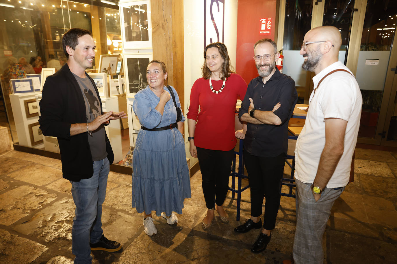 Nacho Solana, de la PACA; Noemí Méndez, concejala de Cultura del Ayuntamiento de Santander, Yolanda de Egoscozabal, directora de Cultura del Ayuntamiento de Santander; Víctor Lamadrid, director de Cantabria Film Commision y Christian Franco, director de la Filmoteca de Cantabria.