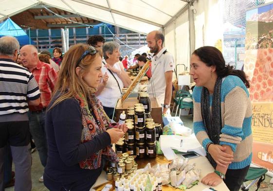 Imagen de una edición pasada de la feria de la miel.