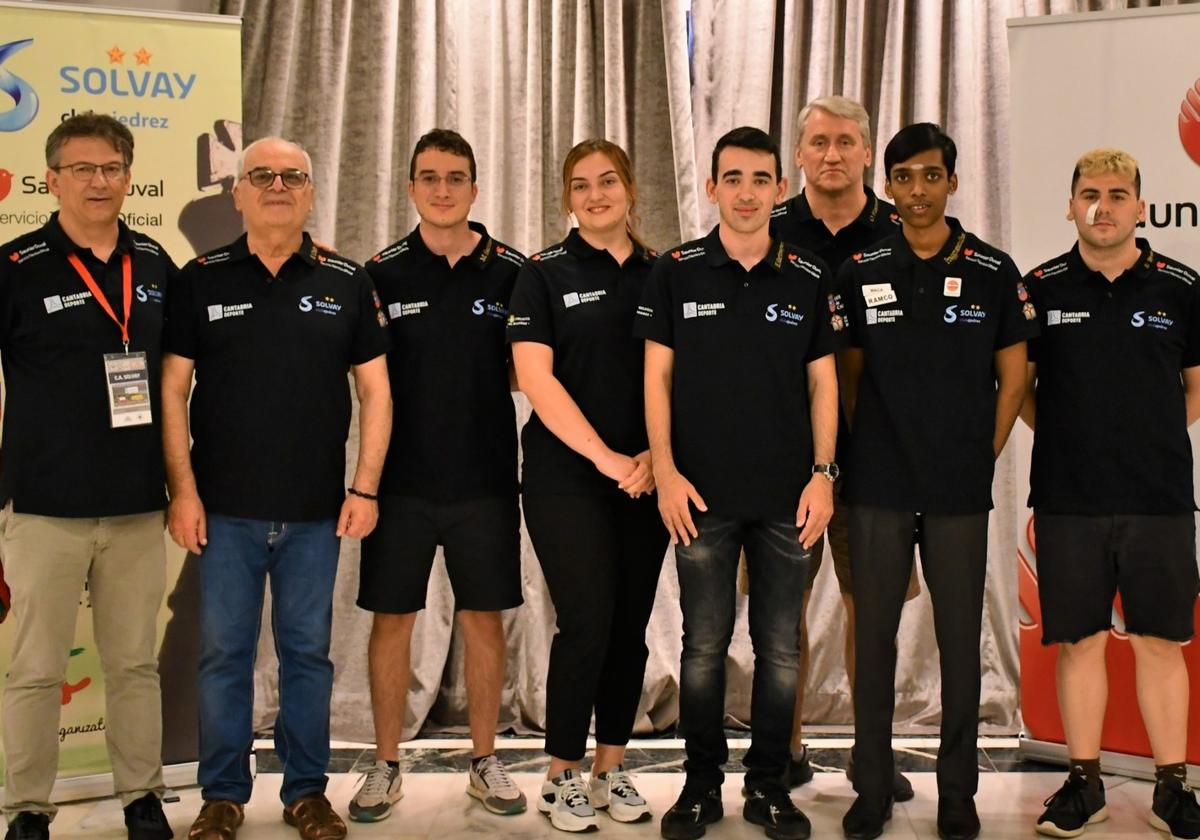 Jugadores y técnicos del Solvay que están disputando este campeonato de España.