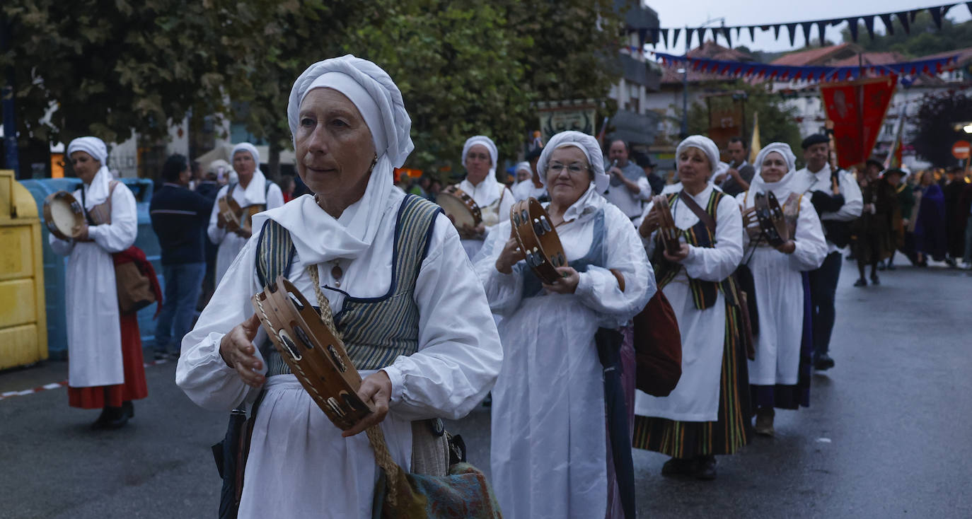 Figurantes en el cortejo