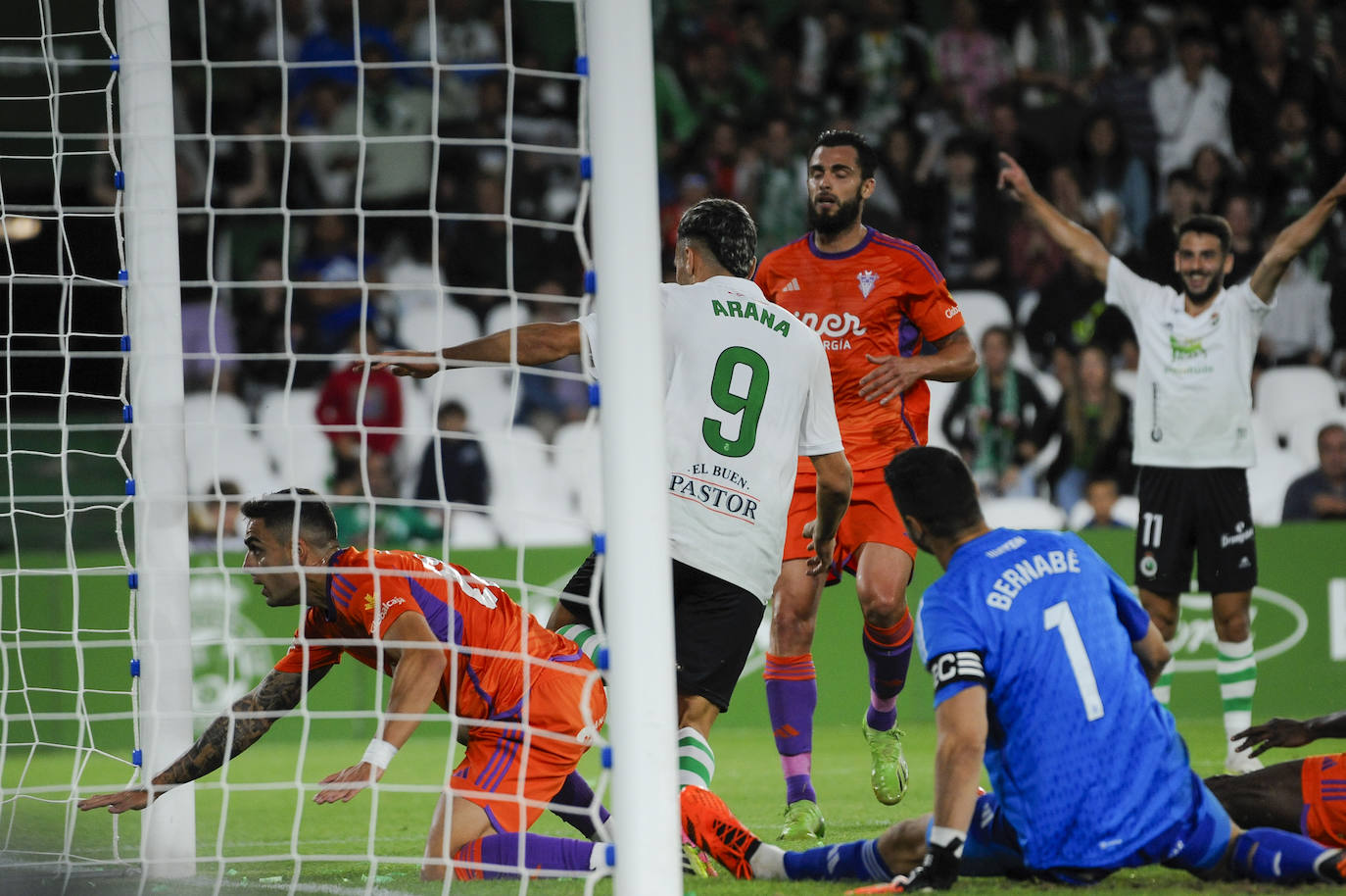 Arana hizo el primer gol de los verdiblancos. 