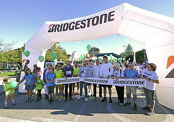 Casi 500 personas en la marcha al pico Dobra