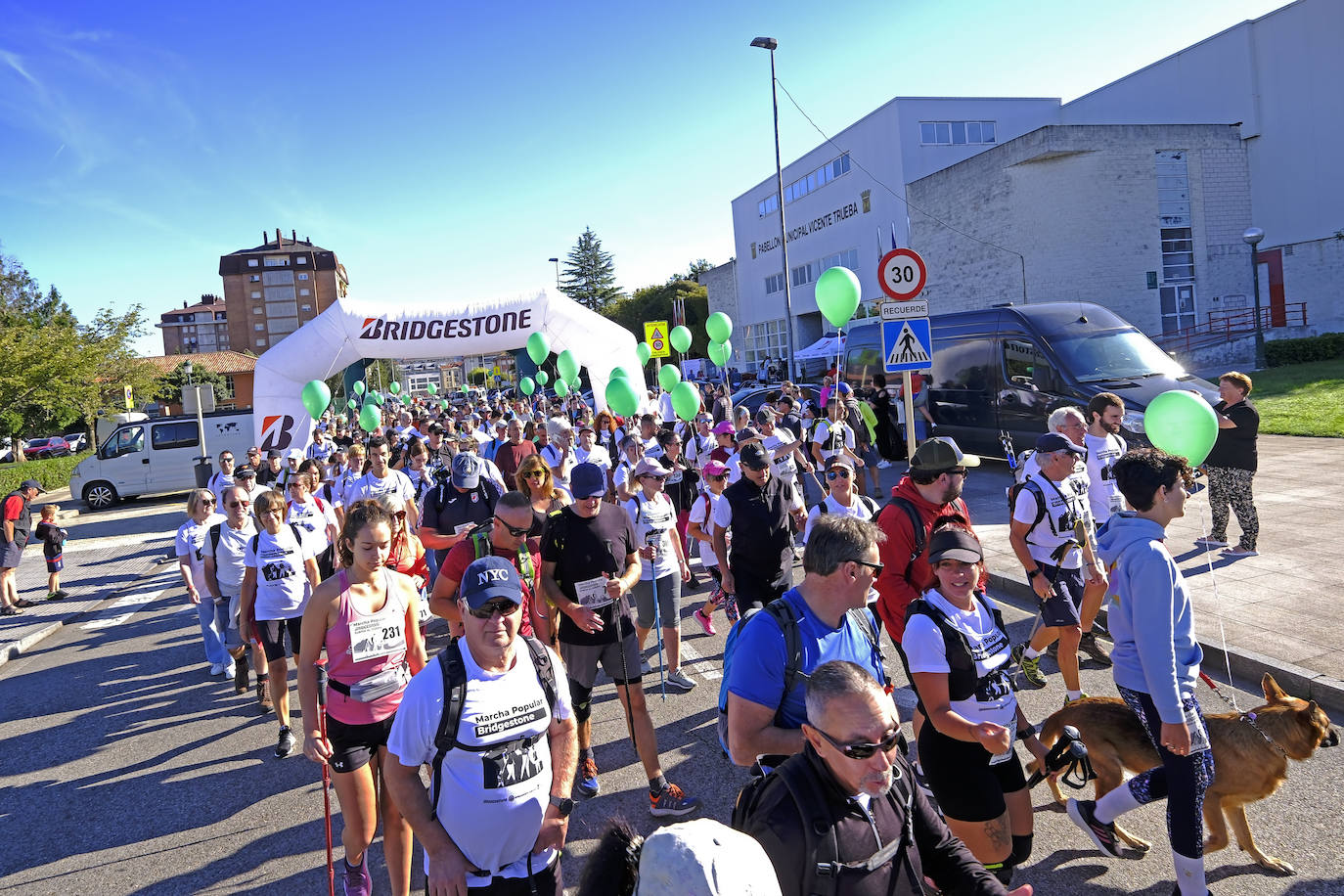 En la ruta solidaria se han inscrito familias y vecinos de toda la comarca.