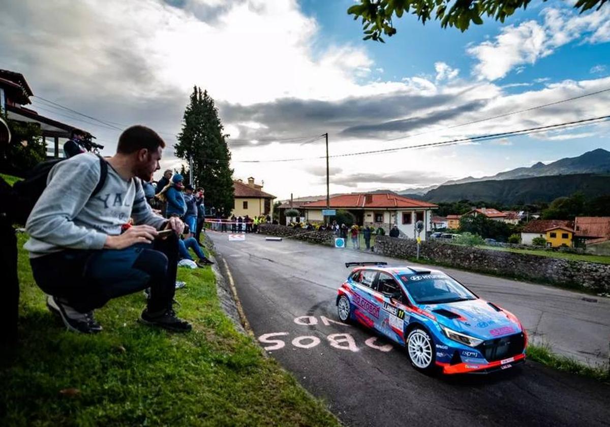 El cántabro Surhayen Pernía concluye tercero en el Rally de Llanes