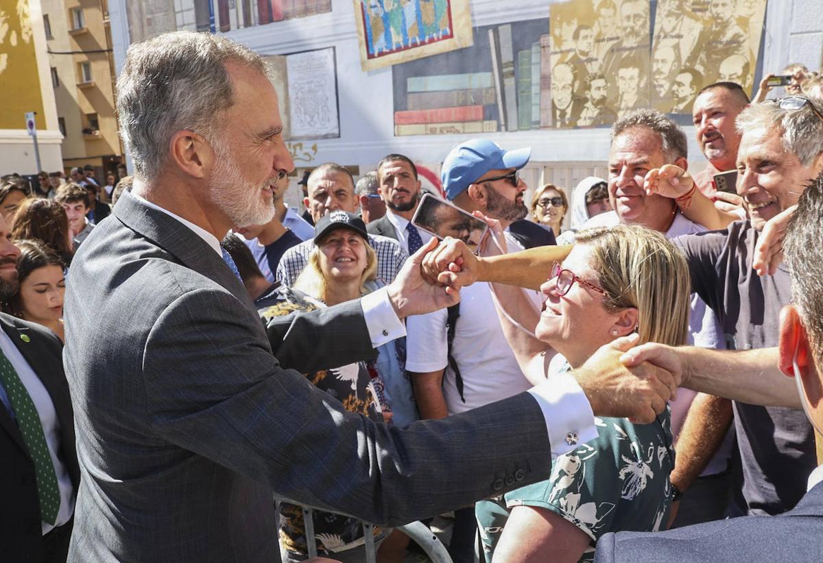 A la salida del acto, los santanderinos le mostraron su cariño.