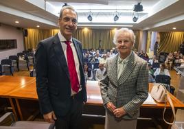 José Luis Bernal y Elena Diego presentaron ayer el libro 'Gerardo Diego desde dentro' en el Ateneo.