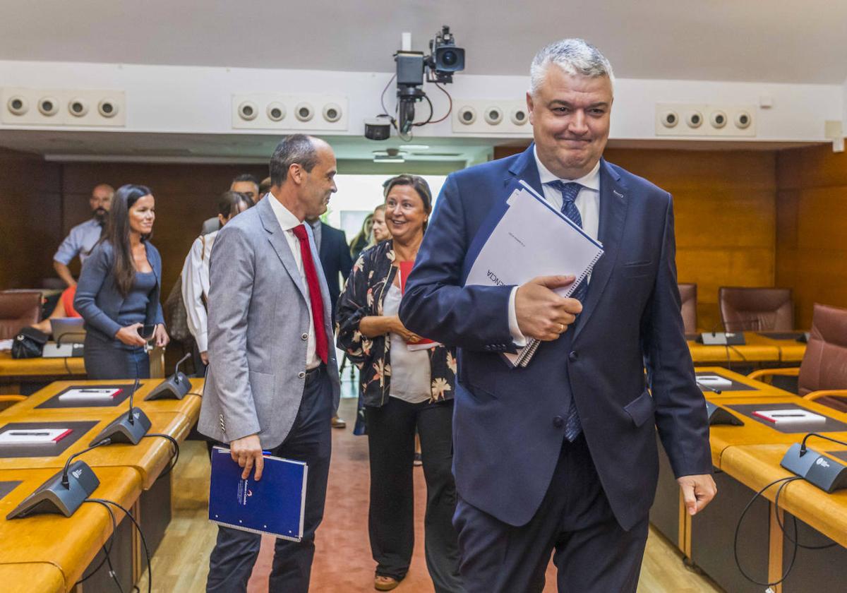 Luis Ángel Agüeros, en la comisión parlamentaria.