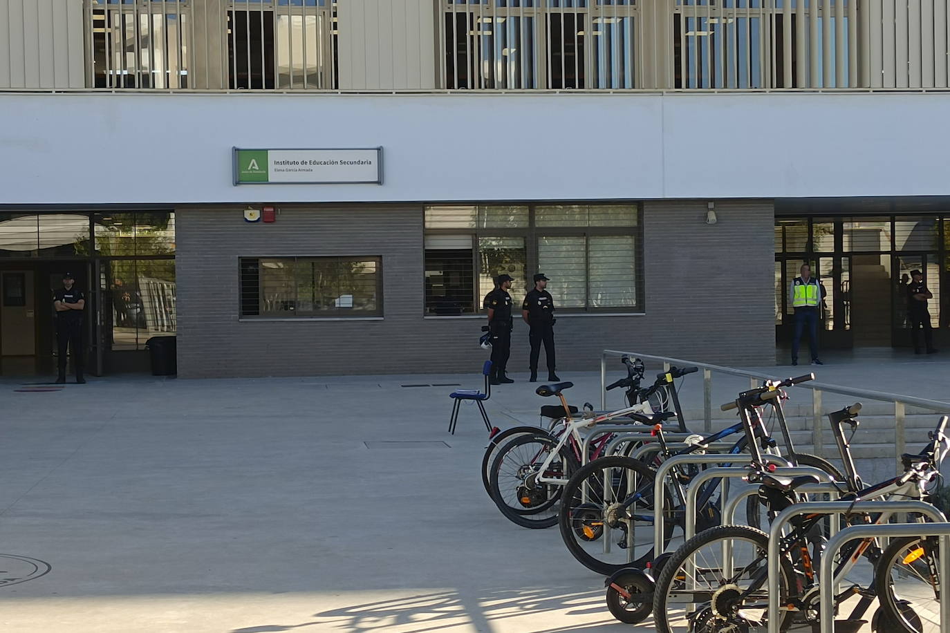 Detenido un menor tras agredir con arma blanca a tres profesores y dos alumnos en un instituto de Jerez (Cádiz).