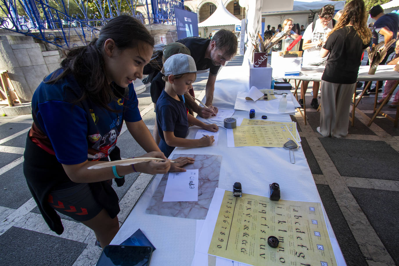 Una de las actividades más exitosas ha sido la yincana 'Juega con la ciencia' para niños de 5 a 10 años.