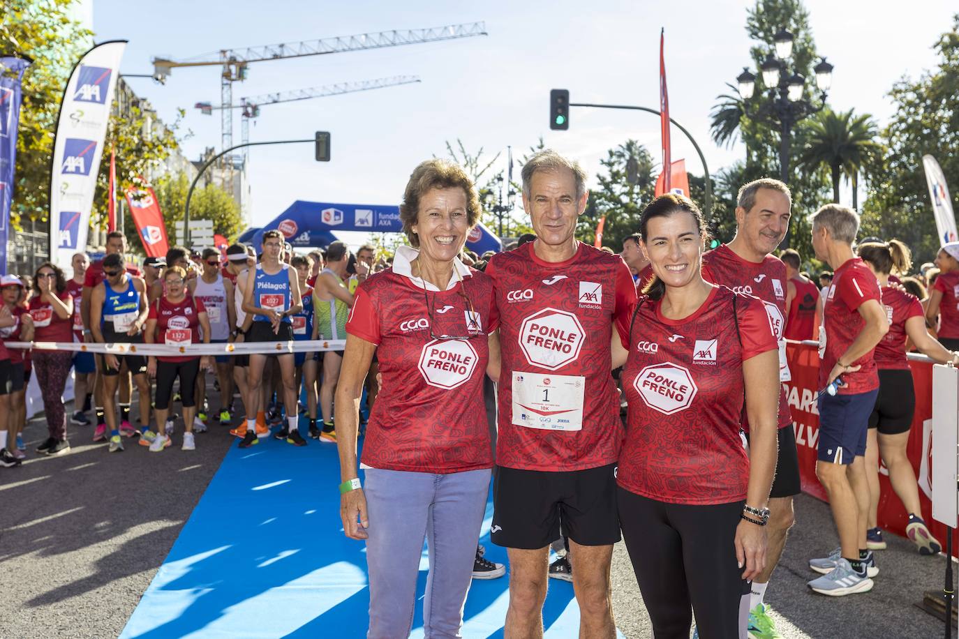 El atleta Abel Antón, embajador de 'Ponle freno', junto a la alcaldesa de Santander, Gema Igual, y Beatriz Pellón