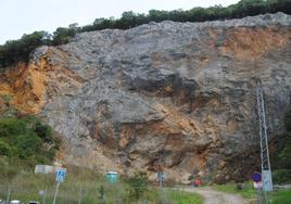 Talud de la antigua cantera del Carmen.