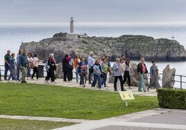Turistas en el Palacio de La Magdalena, en Santander, el pasado mes de septiembre.