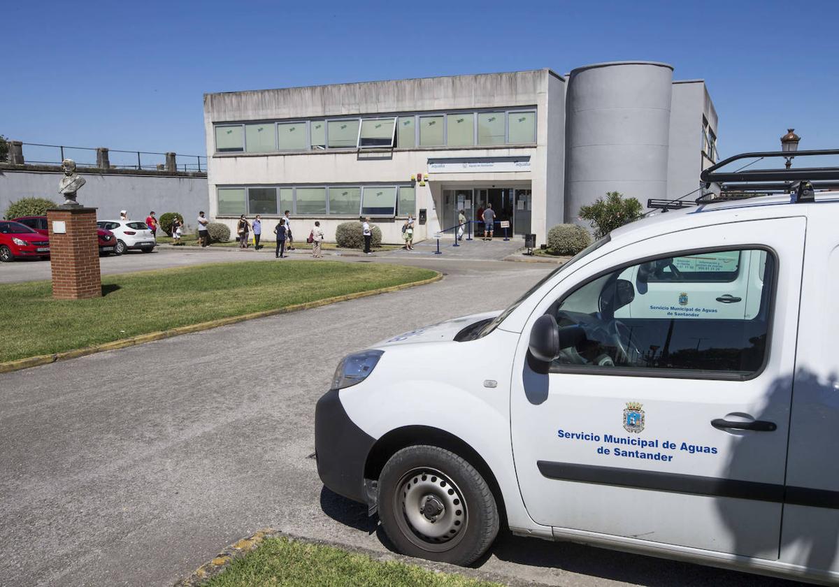 Imagen de la sede de Aqualia, empresa que gestiona el servicio de agua de Santander.