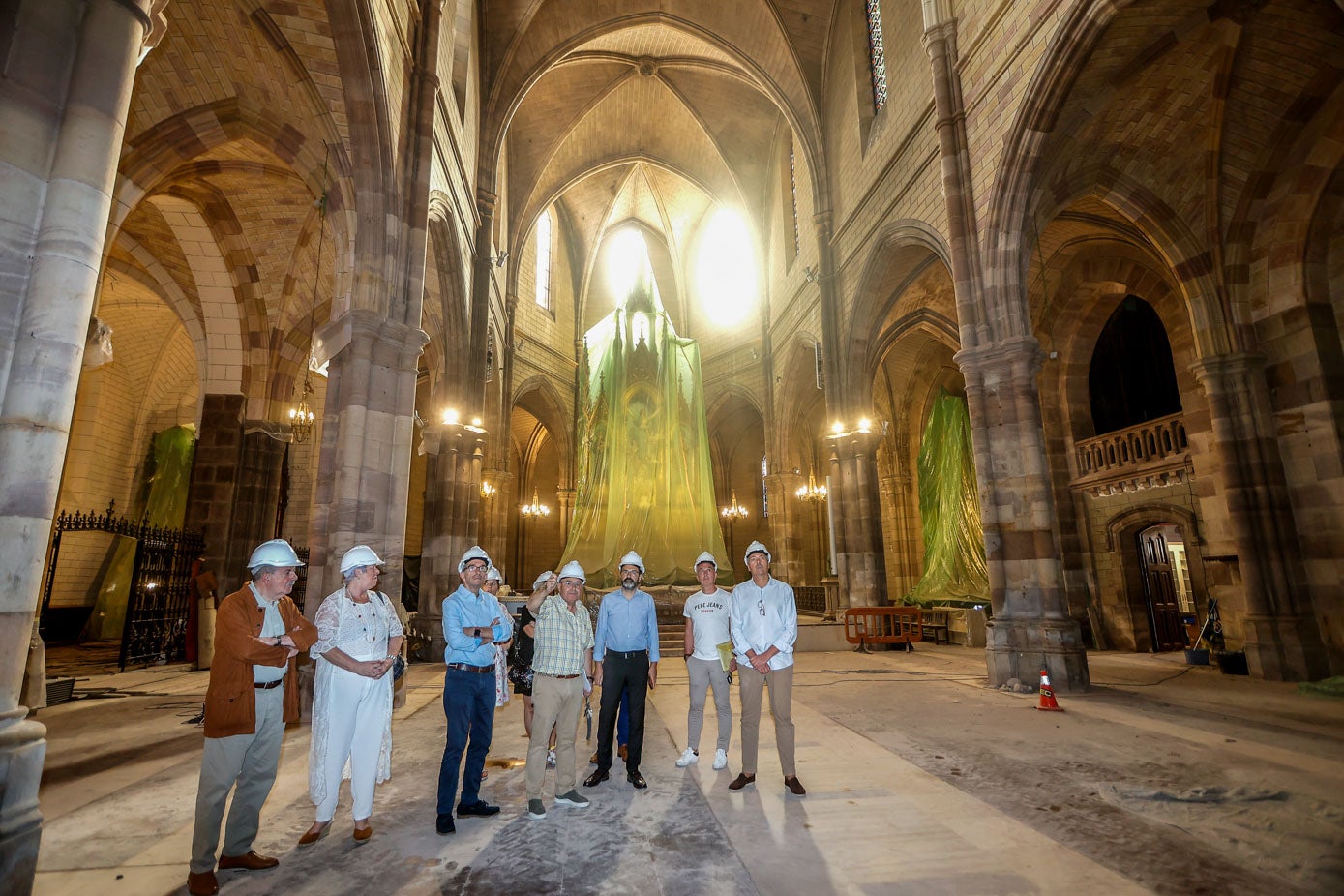 Miembros del equipo de gobierno y la oposición accedieron ayer al interior del templo para ver el estado de las obras.