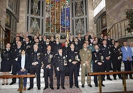 Agentes e integrantes del cuerpo de Policía Nacional, en la iglesa de San José Obrero.