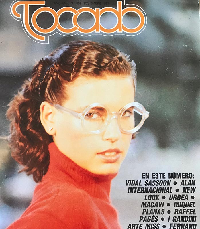 Revista de 1987 con modelo peinada por Manuel Macavi.