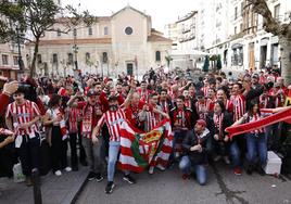 Aficionados rojiblancos en Cañadío, en el desplazamiento de la pasada temporada.