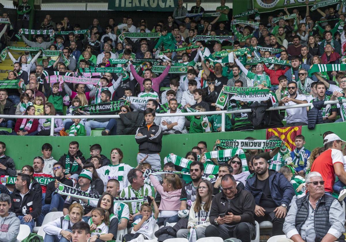 Aficionados en los Campos de Sport esta temporada.