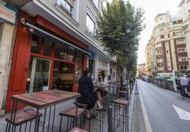 Nuevas aperturas de hostelería en la calle Rualasal, donde se cerraron en cadena varias tiendas de ropa.