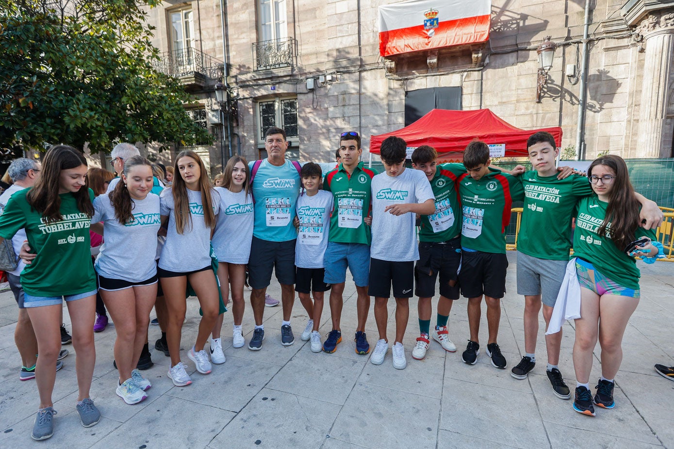 El evento solidario, en el que participan miles de personas, fue presentado la semana pasada por el concejal Nacho González, la presidenta de AMAT, Carmen Terán; Arancha Castañón, trabajadora social, e Iván Ruiz, de la empresa Seat Besauto. 