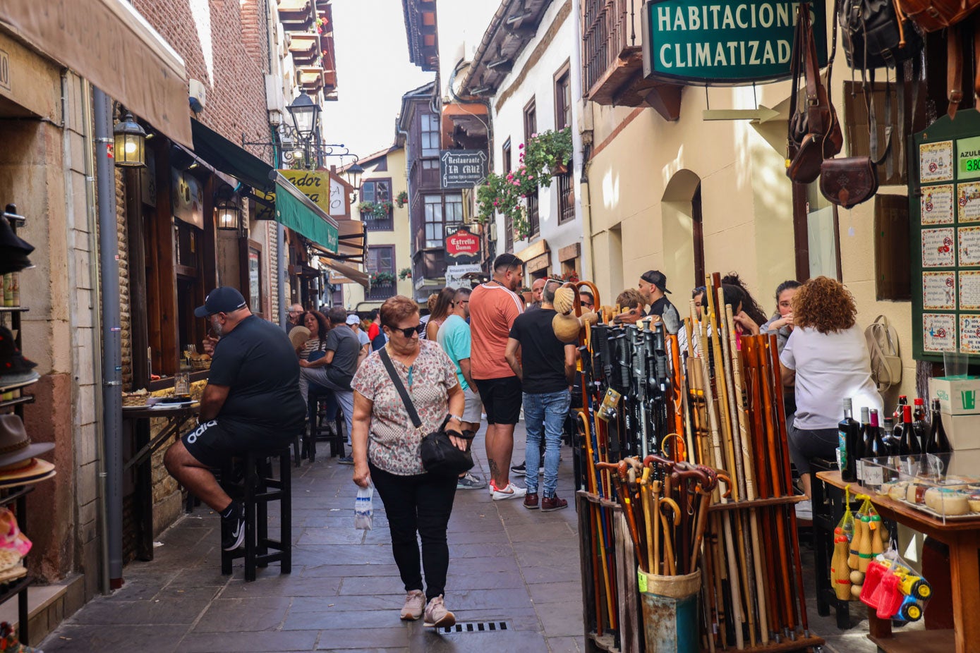 Otra perspectiva de la calle Cántabra de Potes