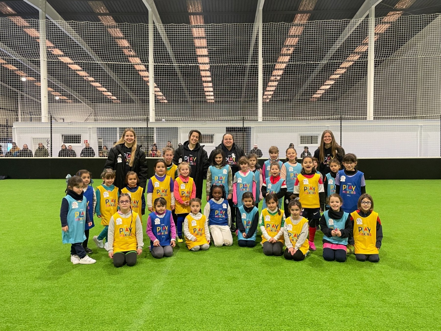 Imagen secundaria 1 - 1. Cantera. Algunas de las niñas del programa Play Markers de la Federación Cántabra. | 2. Entre cinco y ocho años. La nueva actividad, patrocinada por Disney, tiene a las más jovenes como objetivo.