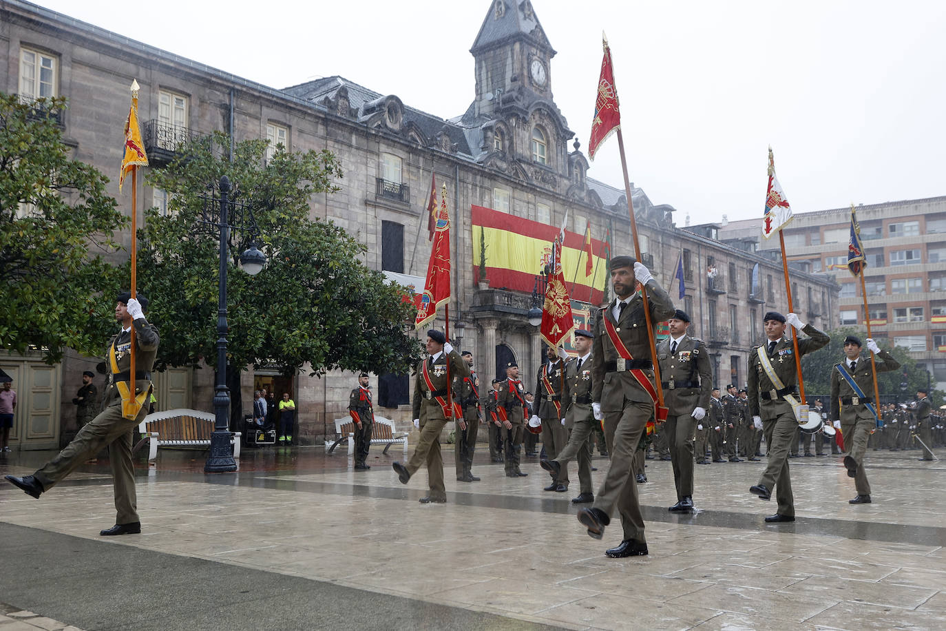 Desfile de la ofrenda a los caídos.