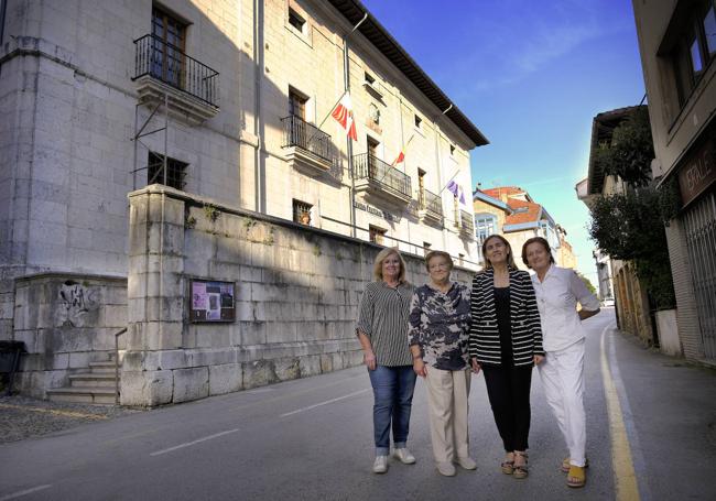 May Cuesta (izquierda), Ana María Díaz, Carolina Entrecanales y Rafaela Mardaras.