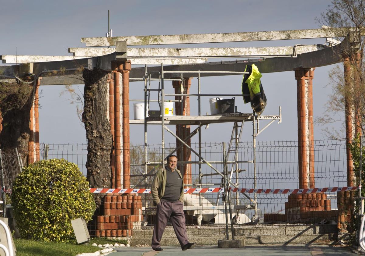 Restauración de la gran pérgola en 2011.