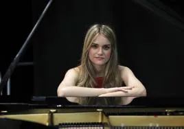 La pianista, que además es graduada en Derecho y tiene estudios de Relaciones Internacionales, actúa por primera vez en el Palacio de Festivales.