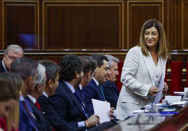 La presidenta de Cantabria junto el resto de líderes populares regionales.