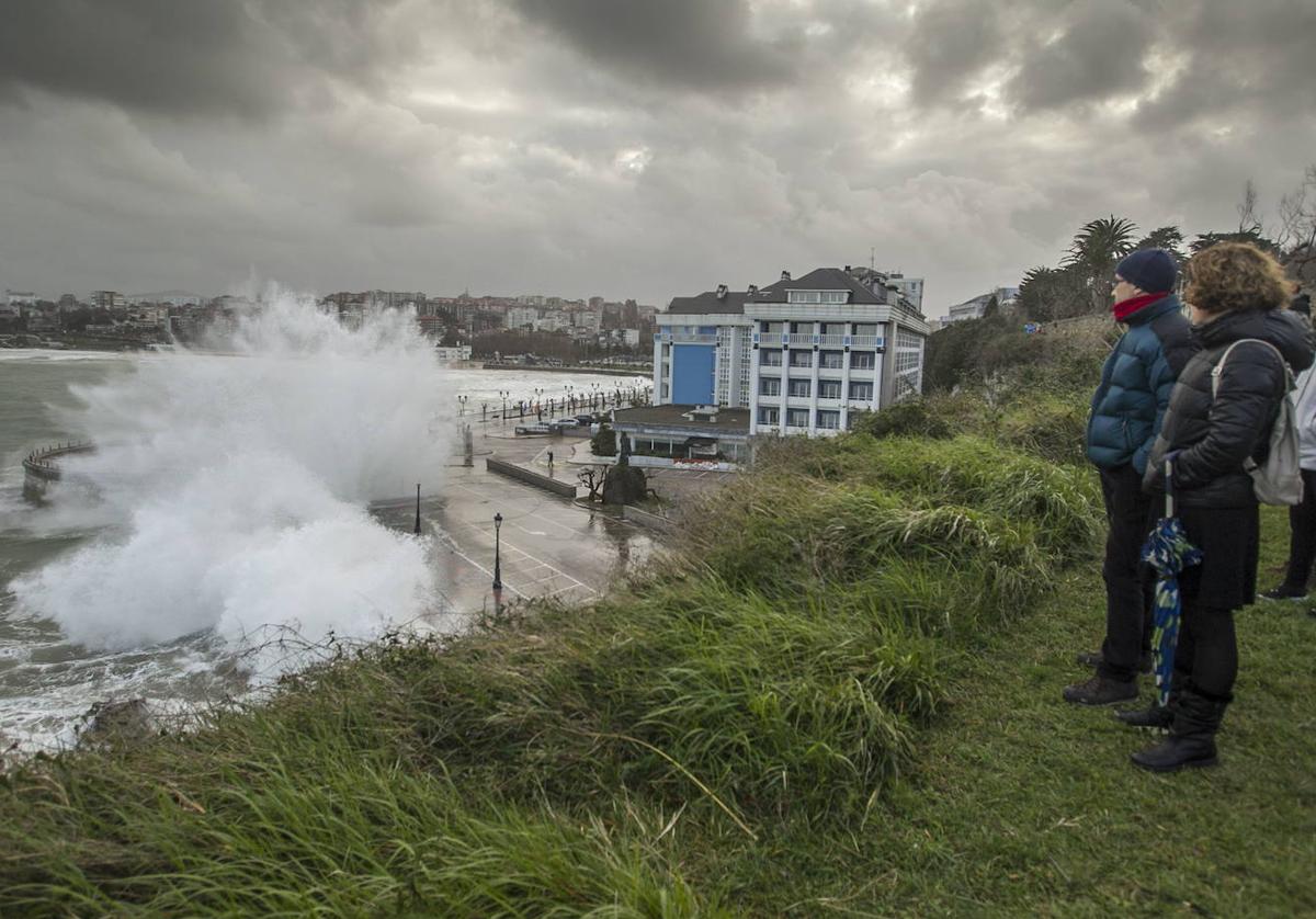 La frecuencia y la intensidad de los temporales en la costa cántabra han aumentado en los últimos años.