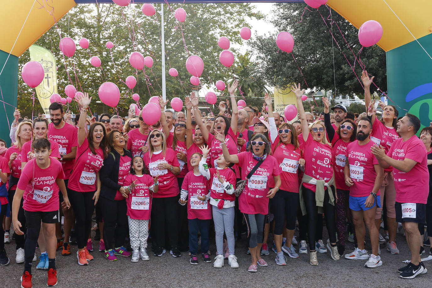 Globos y camisetas rosas llenos de simbolismo.