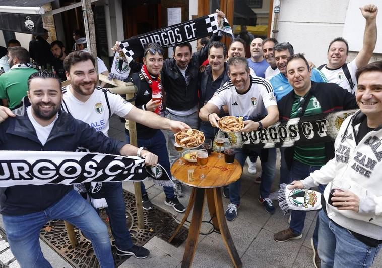 Los aficionados del Burgos, en Peña Herbosa, antes del partido.