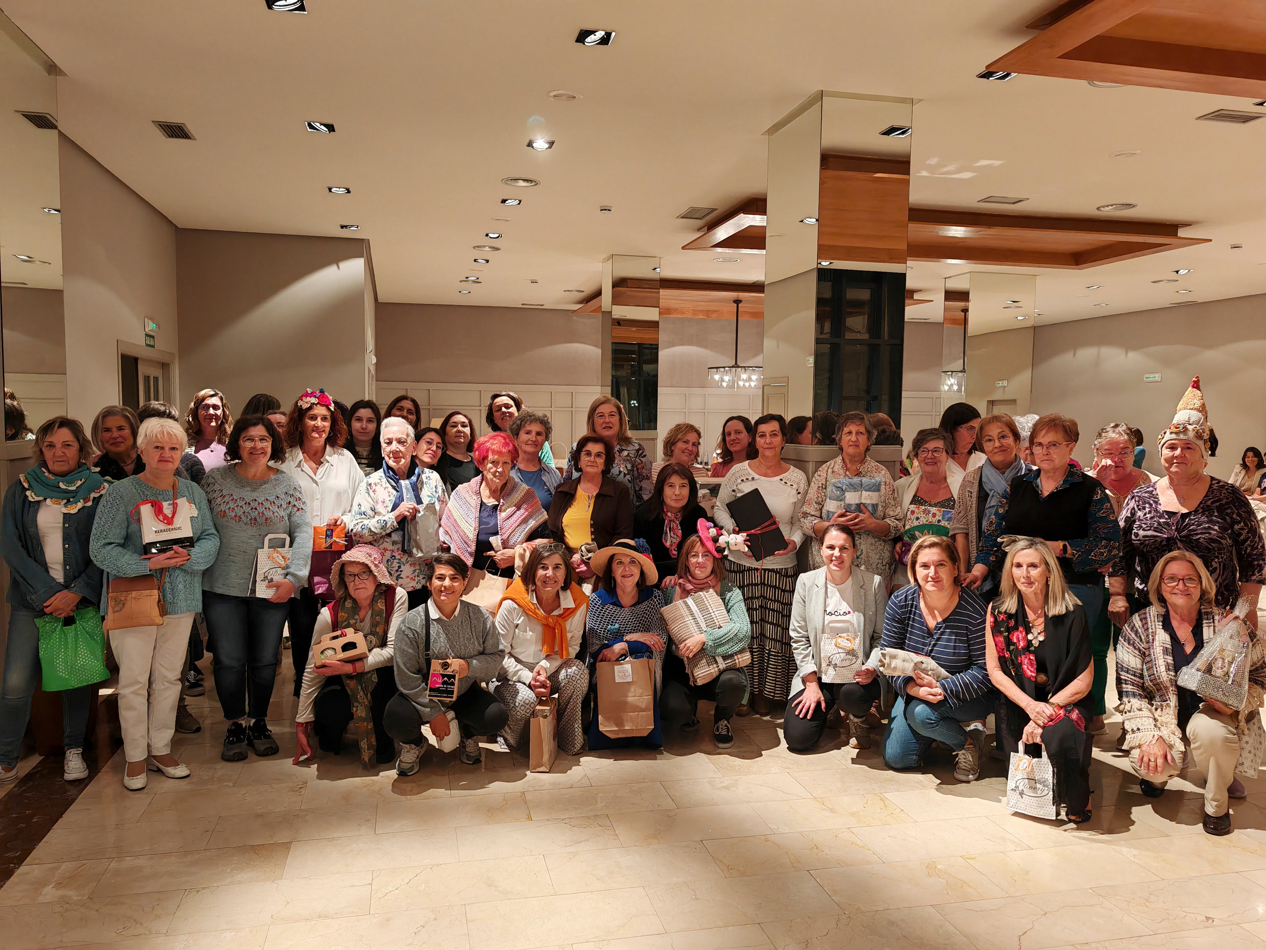 Foto de familia de algunas de las integrantes de la convocatoria.