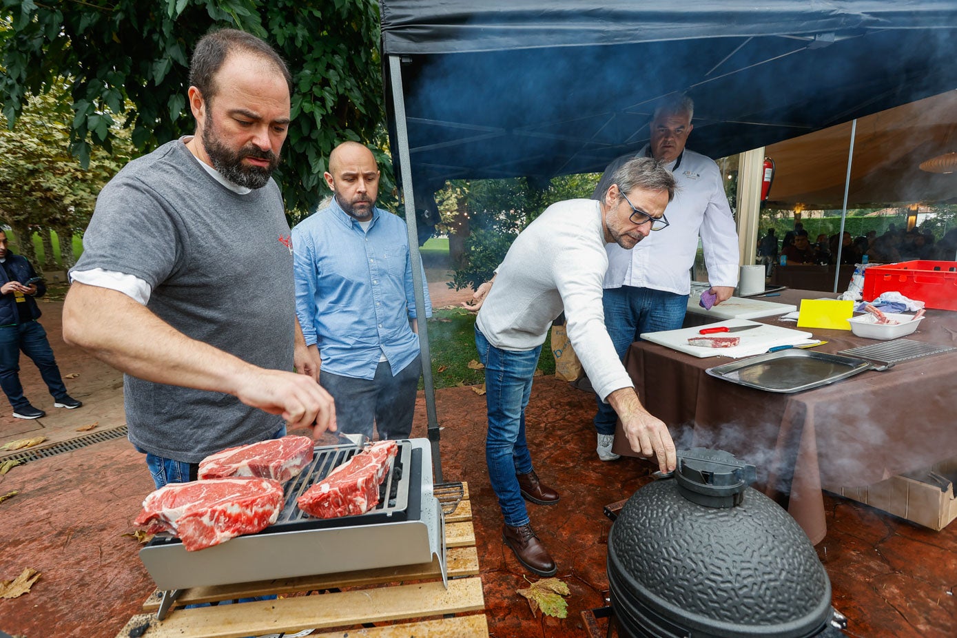 Los cocineros David Pérez (Ronquillo), Ricardo Sotres (El Retiro, en Sotres), Miguel Ángel de la Cruz (La Botica, en Valladolid) y Juan Antonio González (La Favorita, Burgos).