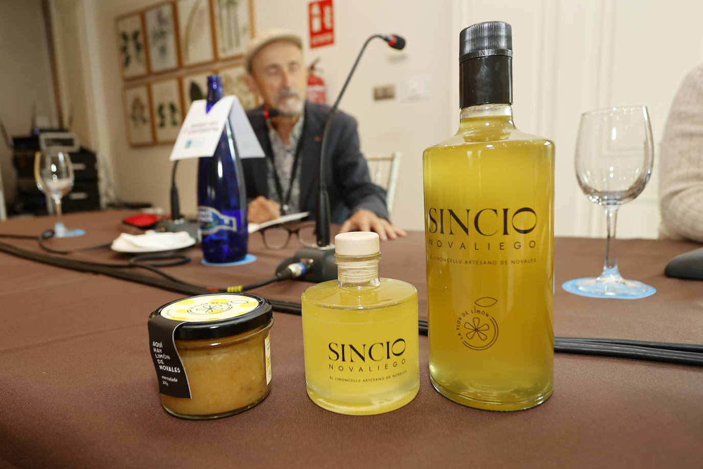 Limoncello y mermelada de limón. Productos elaborados por La Flor de Limón, en Novales. 