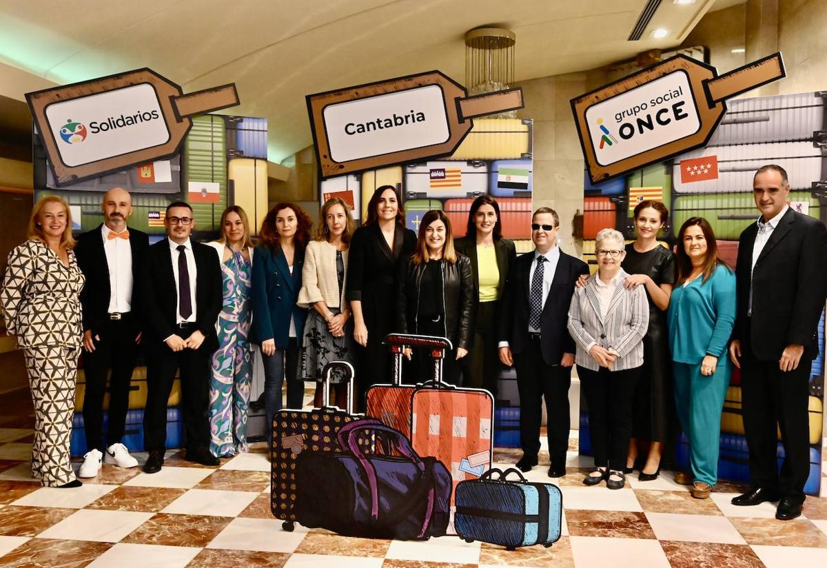 María José González (izquierda), Carlos Tezanos, Óscar Pérez, Marta Bustamante, María Gutiérrez, Patricia Sanz, Mónica Revilla, María José Sáenz de Buruaga, Gema Igual, Sergio Olavarría, Clara Gallego, Ainoa Quiñones, Begoña Gómez y Raúl de Pablo.