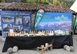 Stand del Grupo de Acción Local Liébana promocionando los productos y la comarca