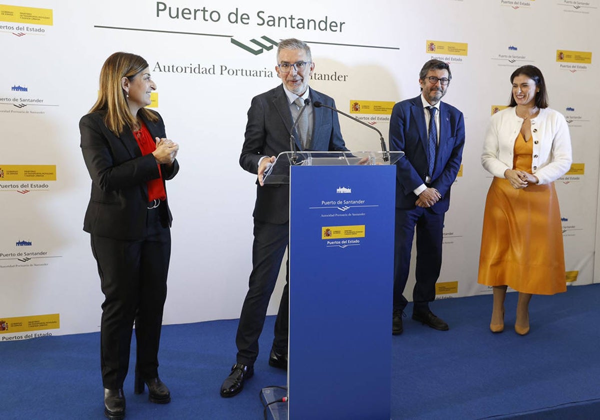 Díaz, junto a Buruaga, Rodríguez e Igual durante el acto.