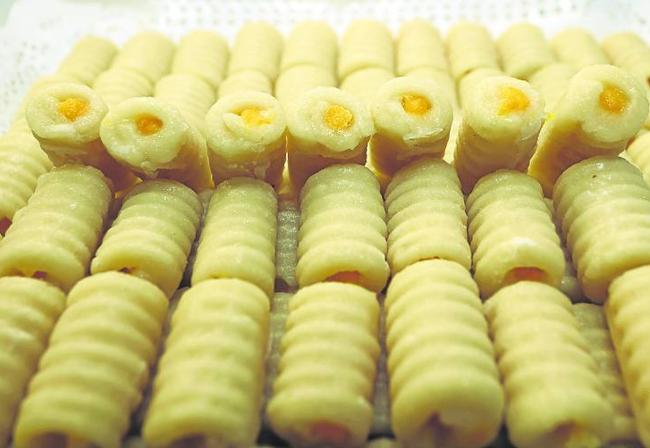 Huesos de santo de la pastelería Blanco, en Torrelavega.