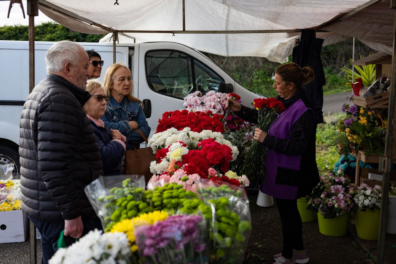 Las flores no pueden faltar en Día de Todos los Santos.