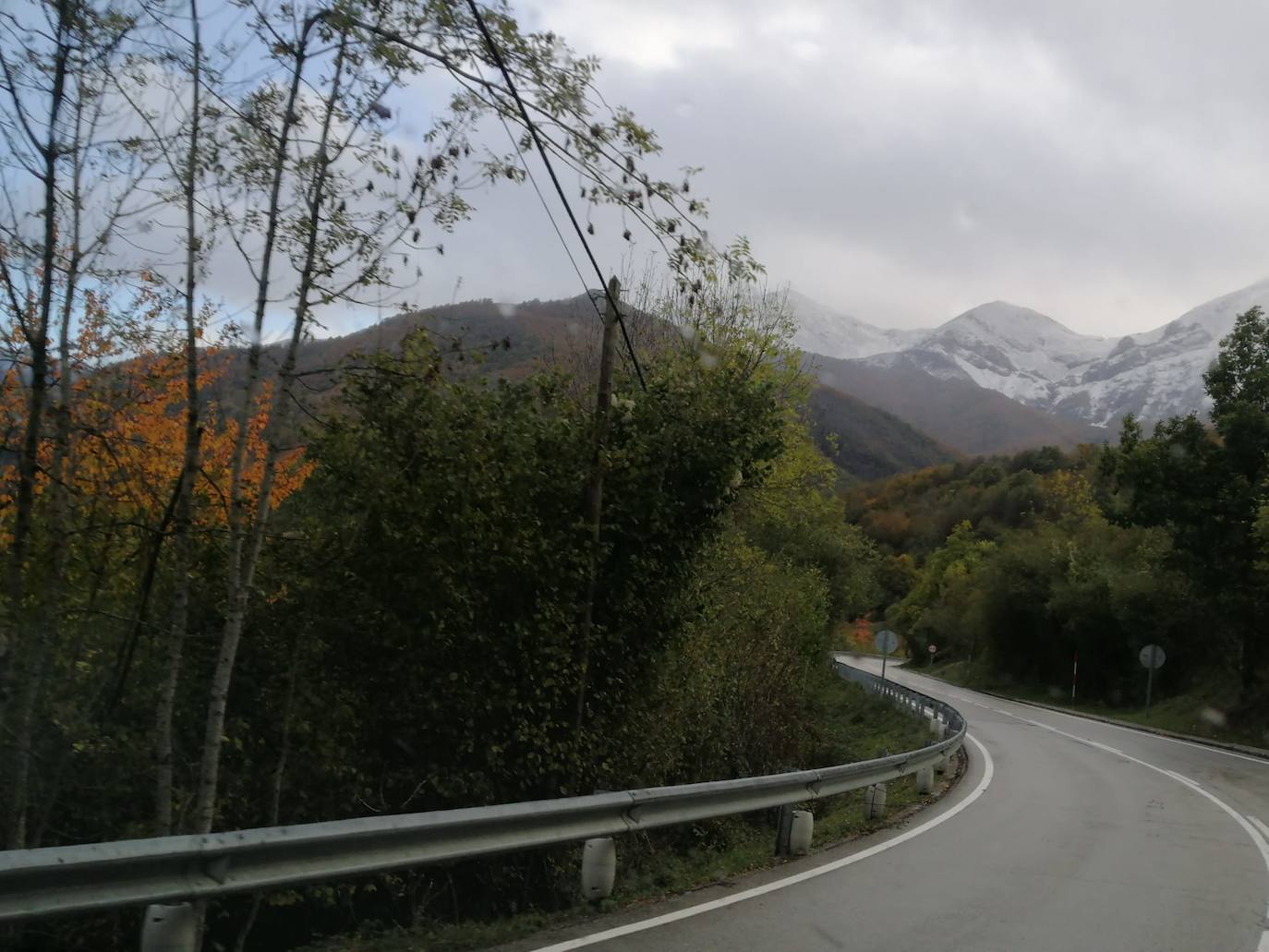 La nieve ha llegado este jueves cerca de la zona de Fuente Dé.