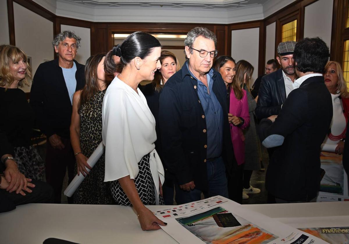 Autoridades y organizadores durante la presentación de la gala.